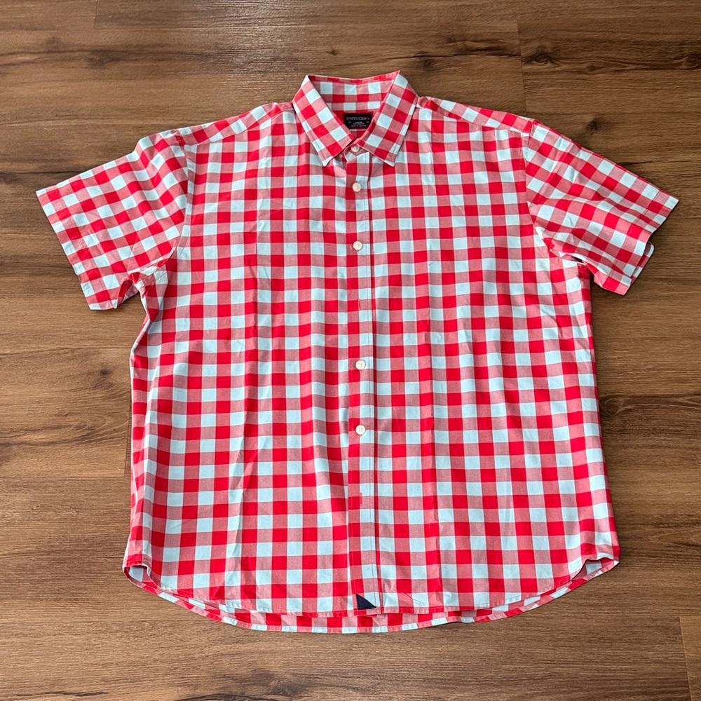 UNTUCKit Red and Light Blue Plaid Men's Short Sleeve Button Up Shirt. Size L
